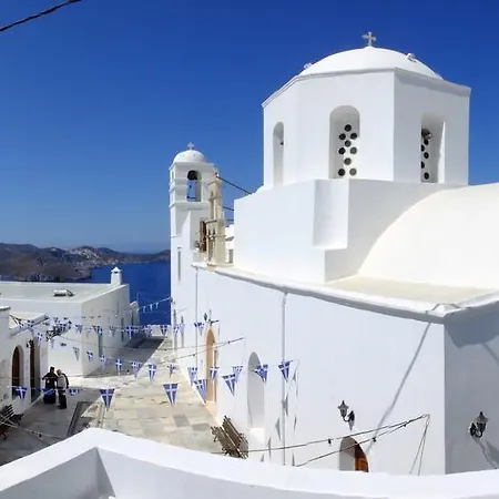 Betty Plaka (Milos)